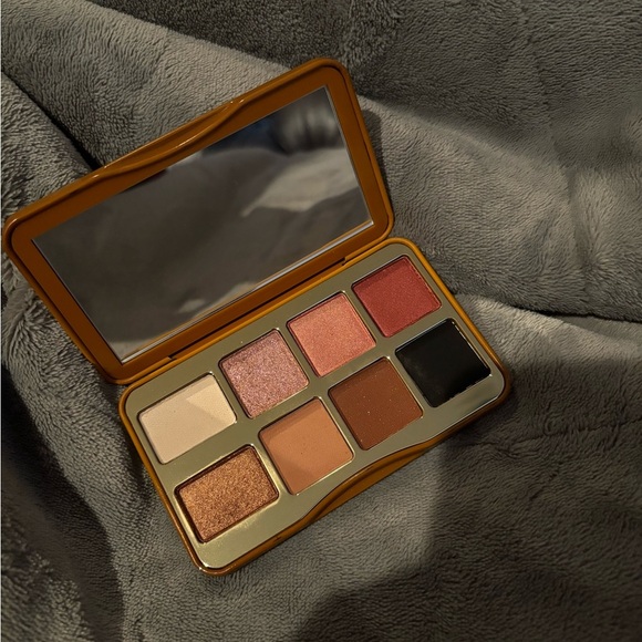 Too faced kitty likes to scratch Eyeshadow Palette with Mirror - Multi-Color - Picture 1 of 4